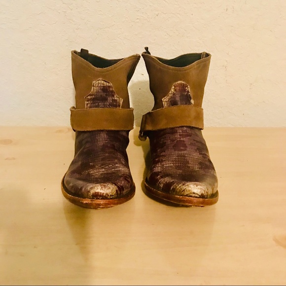Golden Goose Shoes - GOLDEN GOOSE 2 TONE DISTRESSED ANKLE BOOTS 8
